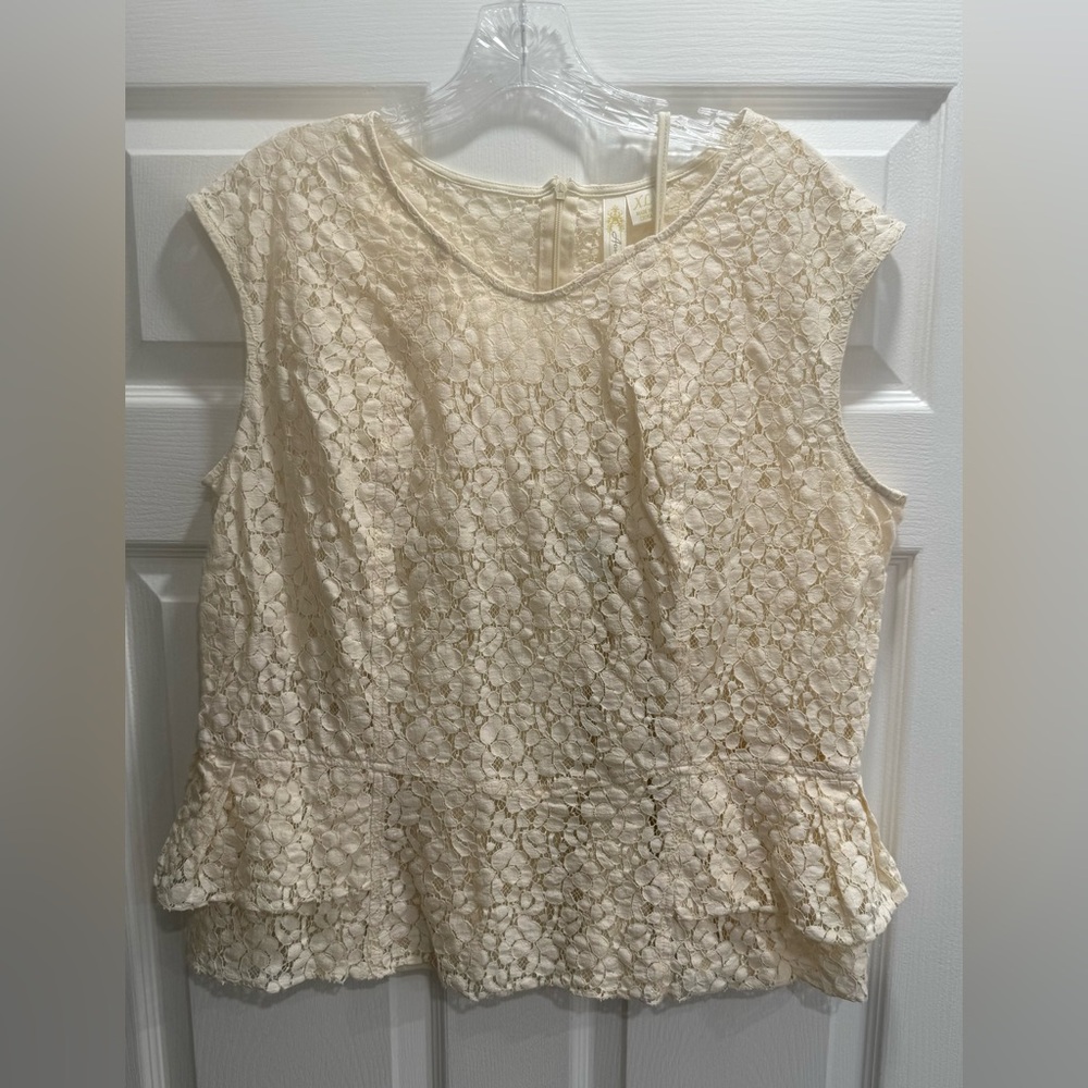 Woman's ADIVA ELEGANT cream LACEOVER
TOP size XL